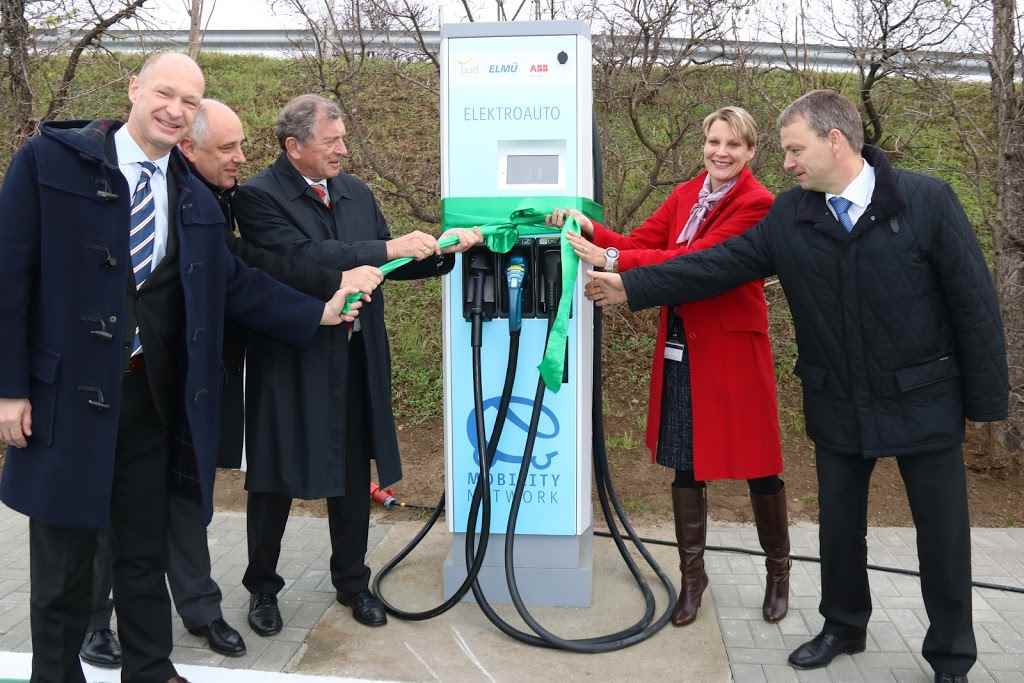 abb-toltopont-elektromos-autozas-budapest-airport-ferihegy-autoaddikt