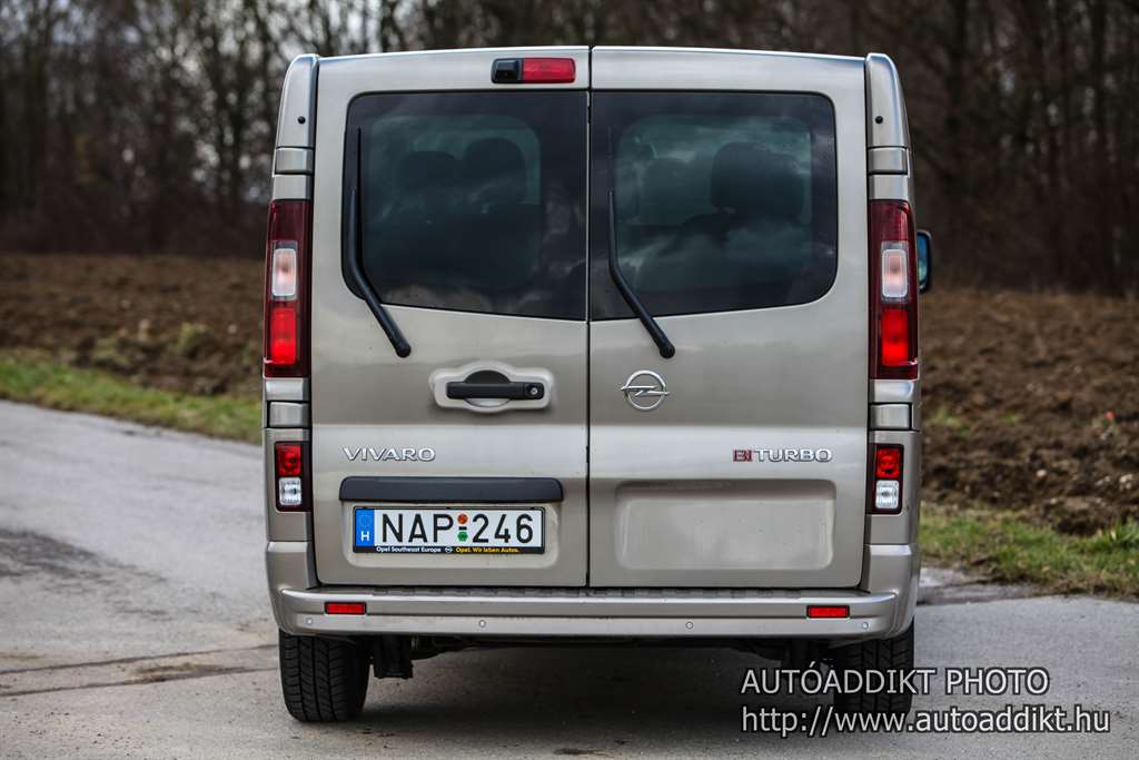 opel-vivaro-tour-1-6-twinturbo-cdti-teszt-autoaddikt-003