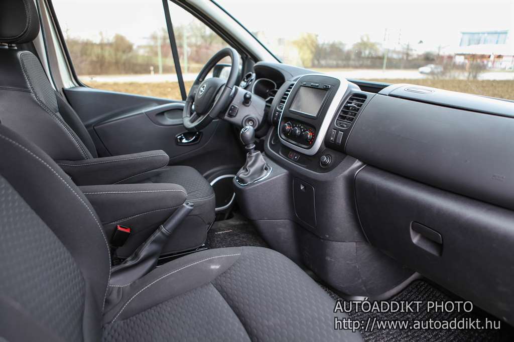 opel-vivaro-tour-1-6-twinturbo-cdti-teszt-autoaddikt-016