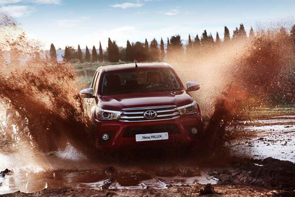 toyota-hilux-2016autoaddikt-007