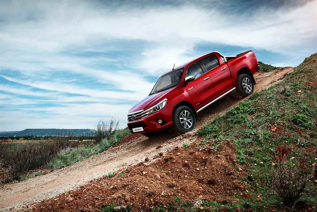 toyota-hilux-2016autoaddikt-009