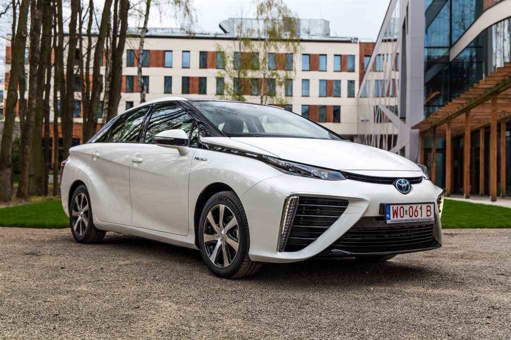 toyota-mirai-lengyelorszag-autoaddikt-006