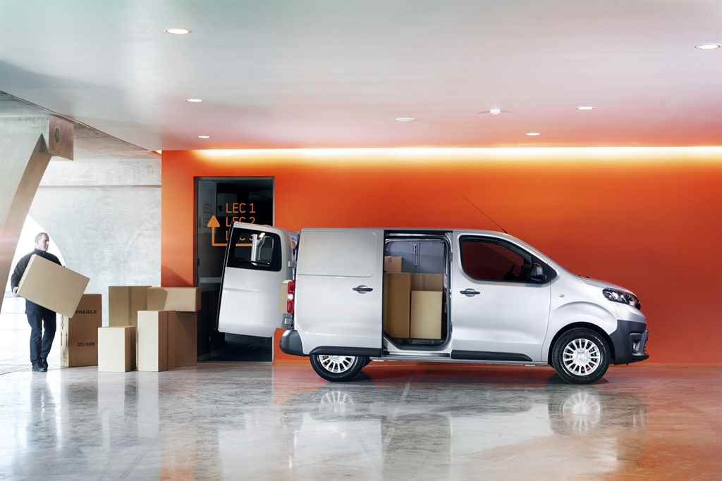 toyota-proace-van-2016-autoaddikt-004