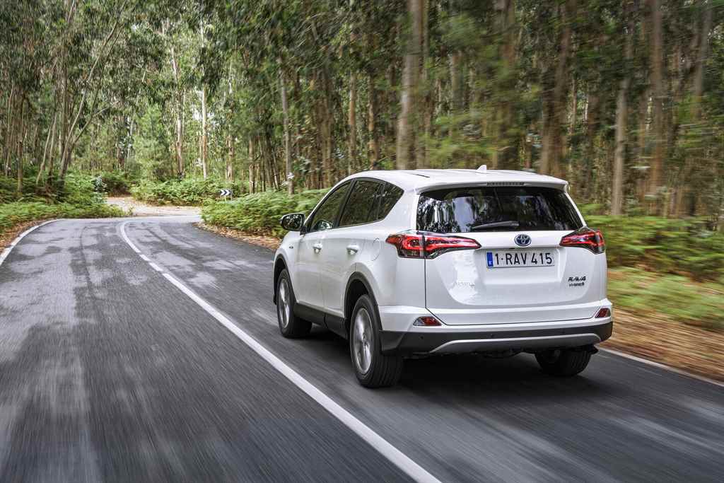 toyota-rav4-hybrid-2016-autoaddikt-002