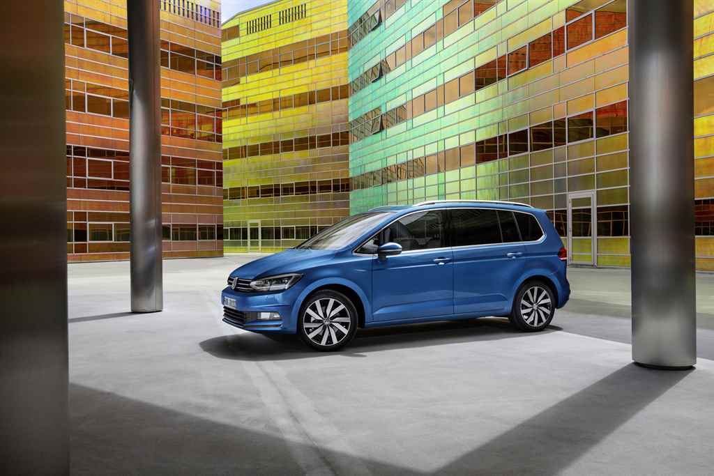 volkswagen-touran-2016-a-jovo-klasszikusa-autoaddikt