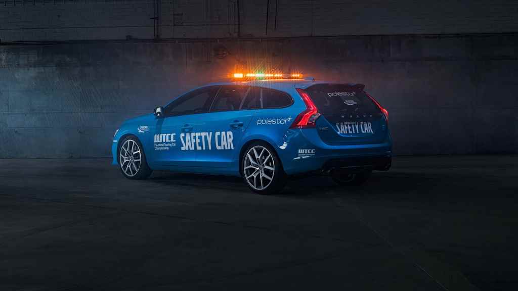 wtcc-2016-volvo-v60-polestar-safety-car-autoaddikt