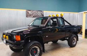 1985-ös Toyota Hilux 58 ezer dollárért: pont olyan, mint a Vissza a jövőbe trilógiában