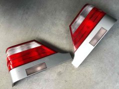 Az eredeti A1408207366, A1408207866, A140820574 hátsó lámpabúraszett felújítása az 1997-es W140 S420 Mercedeshez