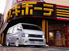 A Toyota Hiace versenyfurgon pontosan az, amiről a futárok álmodnak