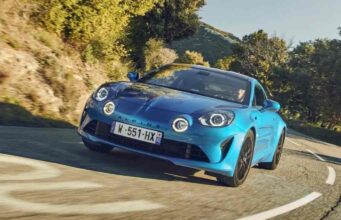 Életben maradhat az Alpine A110, amerikai piacra készül tovább a francia sportkupé