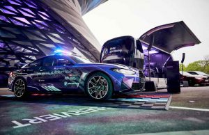 Az új BMW M3 és M4 modelleket bemutató roadshow-n feltűnik a versenyszimulátorok köré szervezett SIM Racing is