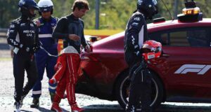 Charles Leclerc hatalmasat bukott Monzában – rövid időre a látását is elvesztette