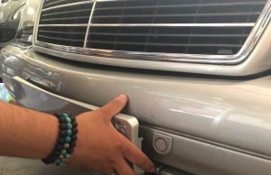 1997 Mercedes-Benz W140 S420: gyári rendszámtáblatartó beszerzése, felrakása