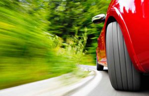 Elmagyarázzuk, miért érdemes nyárira cserélni a téli gumiabroncsokat