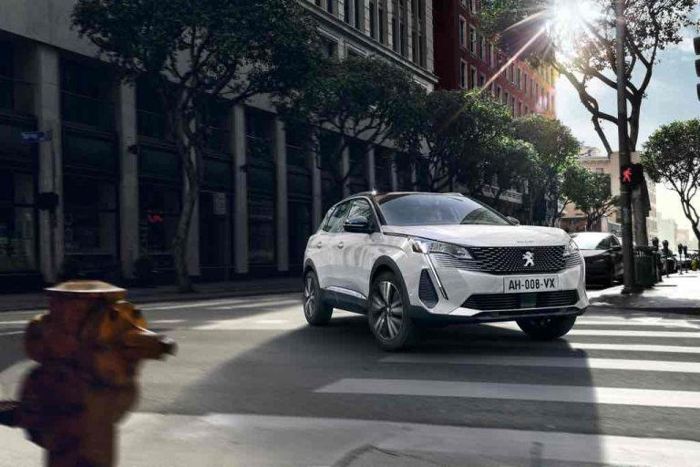 650 kilométeres hatótávval jöhet az új elektromos Peugeot 3008