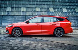 Vadonatúj Ford Focus ST, kombi karosszériával
