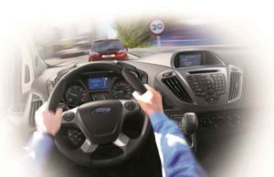 Automatikusan fékez a Ford Transit, ha gyalogos lép elé