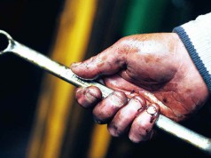 Örök kérdés: márkaszerviz vagy garázsműhely?