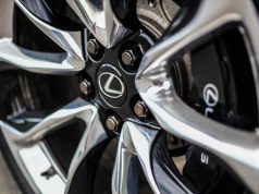 A Lexus V8-motorhangot küldött az űrbe