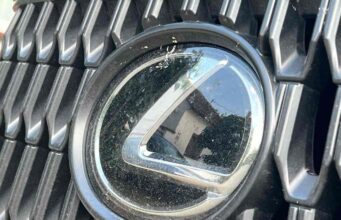 A Lexus átírja a vezetés szabályait az elektronikus “by wire” kormánymű-technológiájával