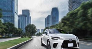Sportosabb lett a Lexus RX és LX: finomabb futómű, közvetlenebb vezetési élmény