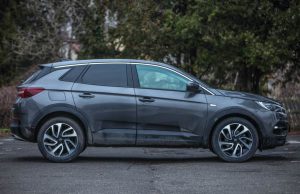 180 lóerős közvetlen befecskendezéses, turbós benzinmotort kap az Opel Grandland X