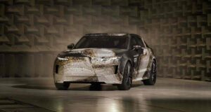 A Range Rover történelmet ír: érkezik az első elektromos modell, amely nem SUV lesz