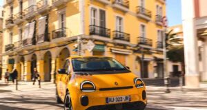 Megjelent az új Twingo, így fest valós környezetben a Renault aprósága