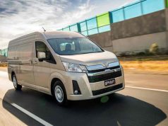 A Toyota hibrid kisbuszt fejleszt