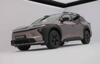 Beárazták a 7 üléses Toyota bZ4X Touring villany SUV-ot