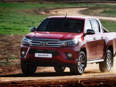 Genfi Autószalon 2016: minden részletében új Toyota Hilux pickup