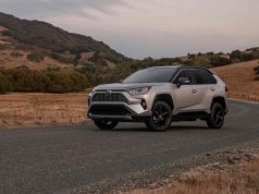 Plug-in hibrid hajtásláncot kap a Toyota RAV4