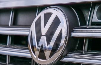 Befagyaszthatják a fizetéseket a Volkswagennél: 2030-ig tarthatnak a drasztikus megszorítások
